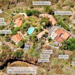 Luftbild mit Gebäuden der Finca